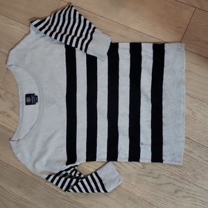 American Eagle Outfitters Sweater